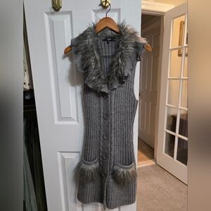 Women's Gray Faux-Fur Trim Ribbed Knit Vest